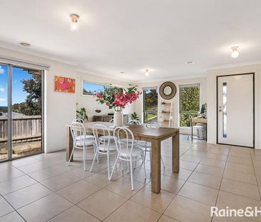 Comfortable and spacious living - Photo 3