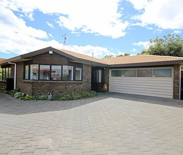 Sunny Three-Bedroom Family Home in Mount - Mt Maunganui - Photo 3