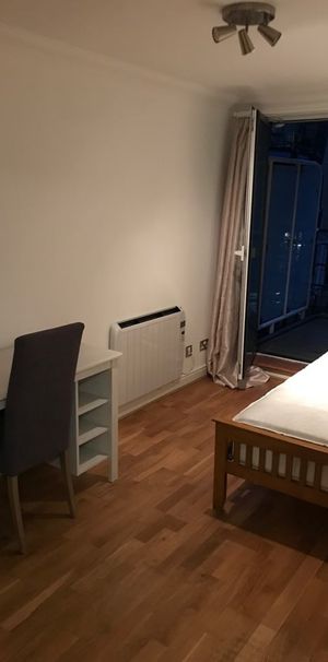Room in a Shared Flat, Delany House, SE10 - Photo 1