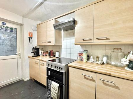 5 bedroom terraced house to rent - Photo 2