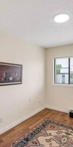 Best location in Victoria! 2 bed 2 bath condo in Fairfield. - Photo 4