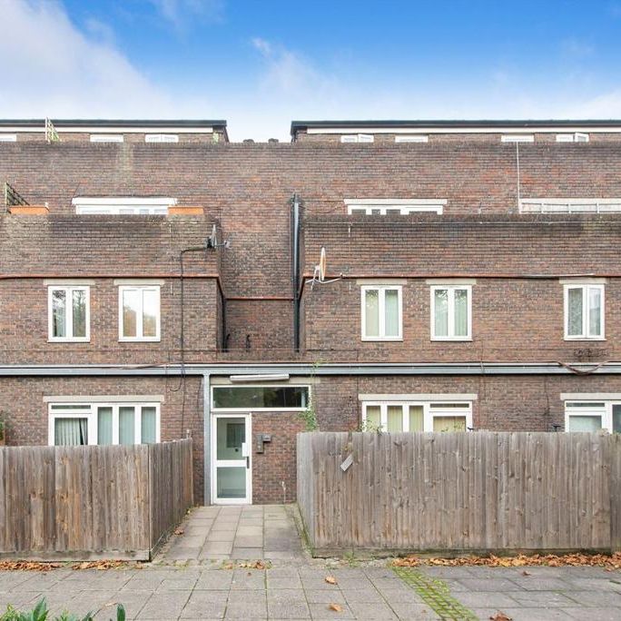 3 bedroom flat to rent - Photo 1