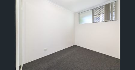 NEAT & TIDY 2 BED! - Photo 3