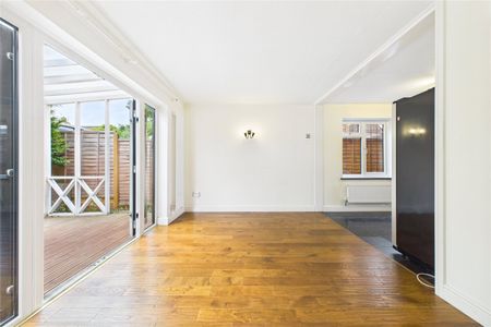 5 bedroom House in Uffcott Close, Reading - Photo 3
