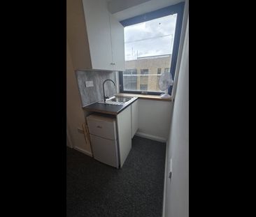 Studio Flat, Manchester Road, E14 - Photo 2