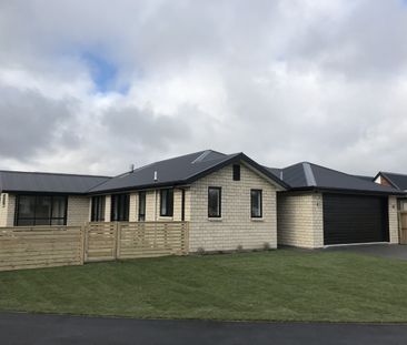 28 Robert Duncan Road, Belfast - Photo 4