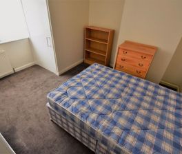 4 bedroom House in Langdale Gardens, Leeds - Photo 4