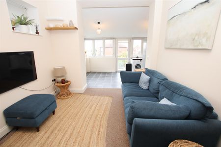 1 bedroom Flat to let - Photo 2