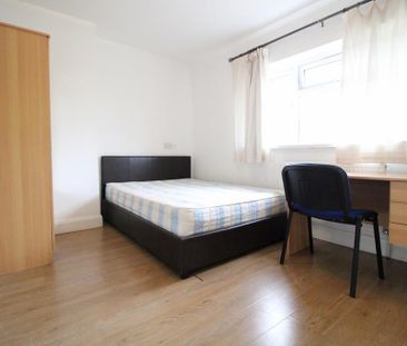 4 bedroom semi-detached house to rent - Photo 1