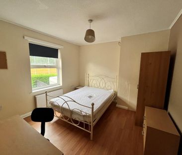 5 bedroom semi-detached house to rent - Photo 3