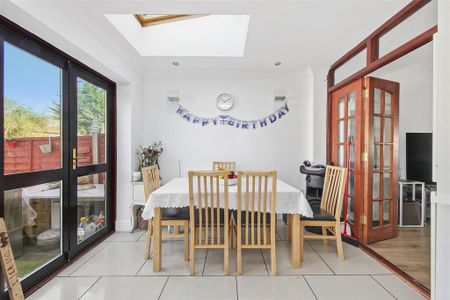 5 bedroom semi-detached house to rent - Photo 5