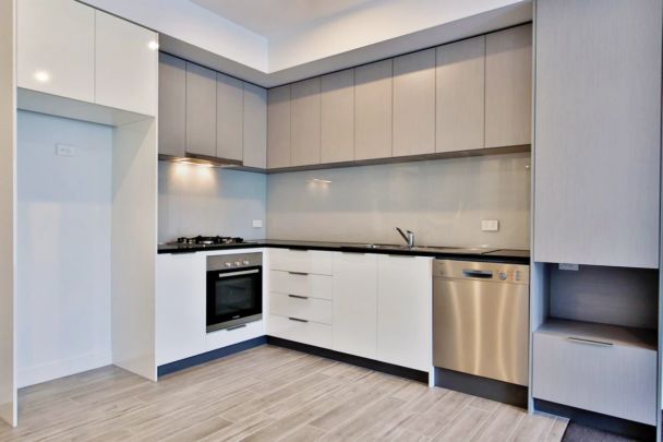 102/33 Coleman Parade,Glen Waverley,Victoria 3150, Melbourne - Photo 1