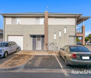 Ideal 2 Bedroom Townhouse - Photo 4