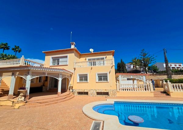 LONG TERM RENTAL Beautiful villa with sea views for rent in Benissa coast with 5 bedrooms.