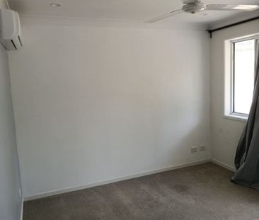 2 Bedrooms Available in Shared Townhouse - Photo 4