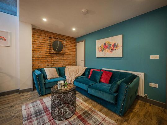 6 bedroom terraced house to rent - Photo 1