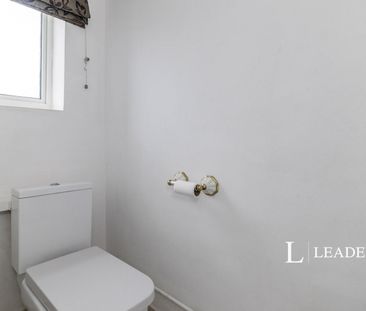 3 bedroom house to rent Cherry Close, Banstead, SM7 - Photo 2