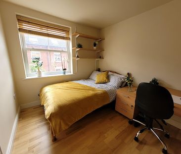 Room 7 Available, Riverside En Suite, 11 Bedroom House, Willowbank ... - Photo 2