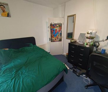 4 bedroom terraced house to rent - Photo 6