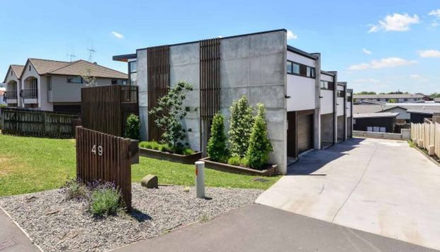 Trendy Townhouse - Photo 1