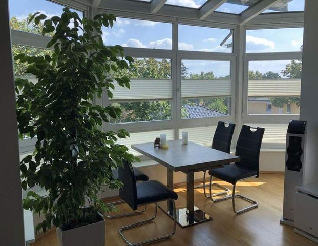 Lichtdurchflutete Dachgeschoss-Maisonettewohnung in Mahlsdorf - Photo 1