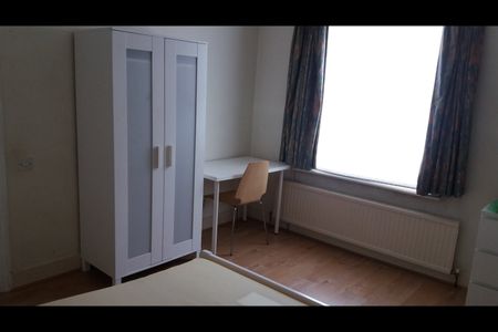 Room in a Shared House, Crewe Place, NW10 - Photo 4