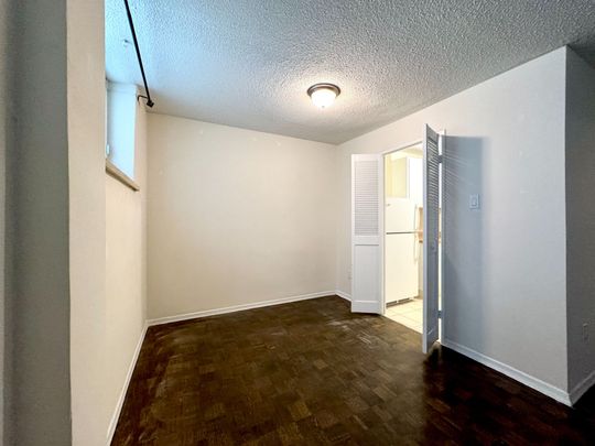 For Lease - 570 Eglinton Avenue Unit# 4, Toronto, Ontario - Photo 1