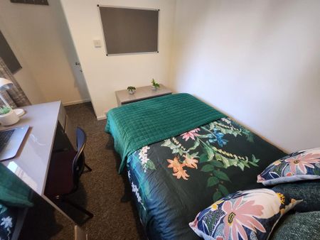 6 bedroom end of terrace house to rent - Photo 4