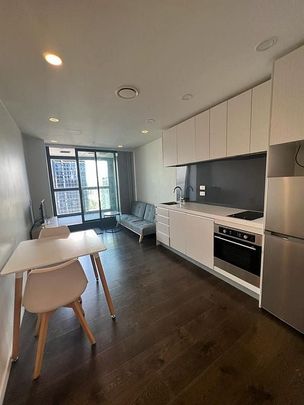 Cozy studio apartment available now - Photo 1