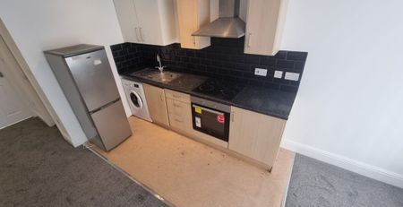 Flat 2, Harehills Lane, Harehills, Leeds, LS9 6HJ - Photo 4