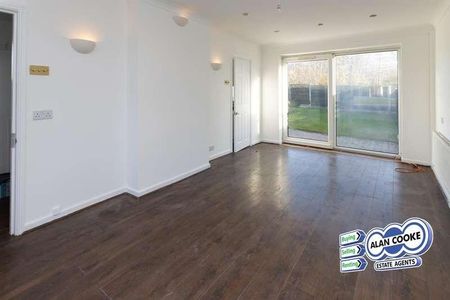 Sandringham Green, Alwoodley, LS17 - Photo 2