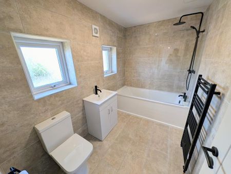 3 bedroom terraced house to rent - Photo 2