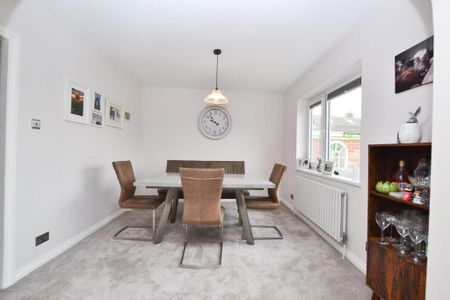 3 bedroom detached bungalow to rent - Photo 3