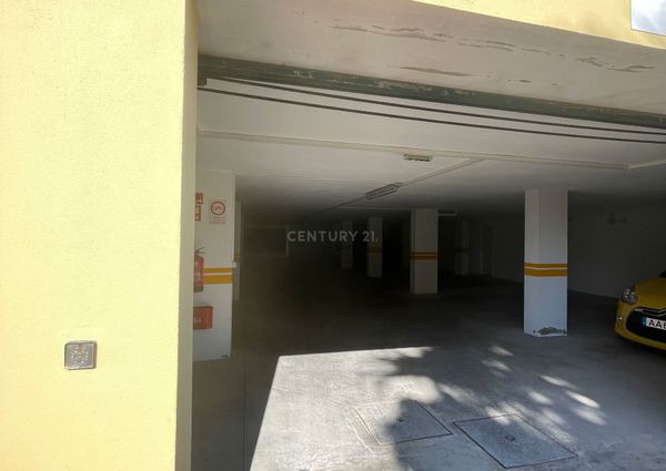 Fantástico apartamento T2 - Contrato de 3 anos - Condomínio exclusivo com piscinas