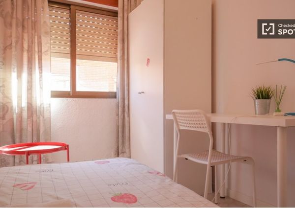 Calle de la Caliza, Madrid, Community of Madrid 28032