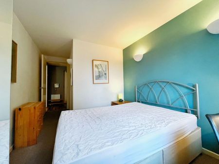 2 bedroom Flat To Let - Photo 5