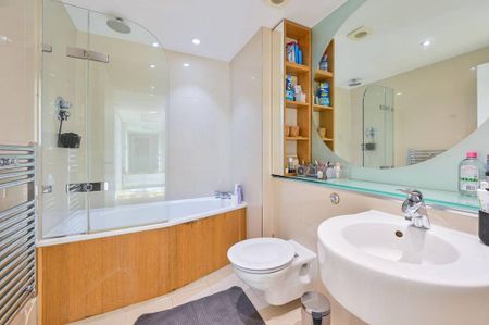 3 bedroom flat to rent - Photo 5