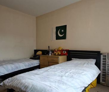 3 bedroom end of terrace house to rent - Photo 4