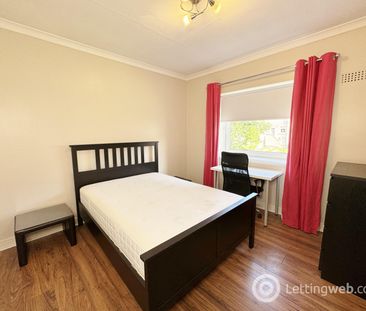 3 Bedroom Flat to Rent - Photo 4