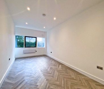 Redfields Lane, Church Crookham, Fleet, Hampshire, GU52 - Photo 2