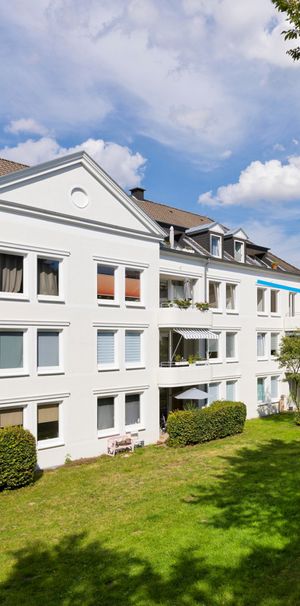 Hell & sehr gepflegt! 2-Zi.-Wohnung mit Loggia & Stellplatz - Photo 1