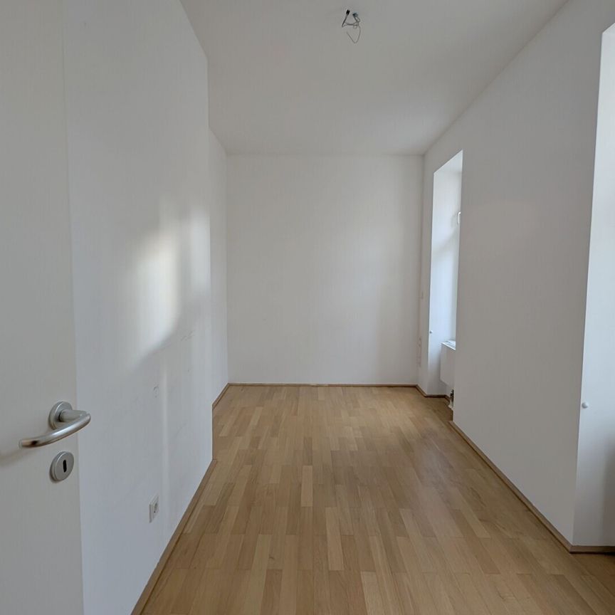 Unbefristete 4-Zimmer Dachgeschoß-Wohnung mit Terrasse in 1080 Wien zu mieten - Photo 1