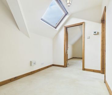 Flat to rent on - Photo 1