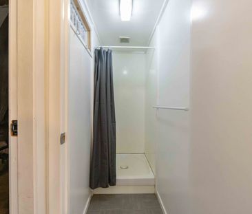 Three Bedroom Family Home - Photo 6