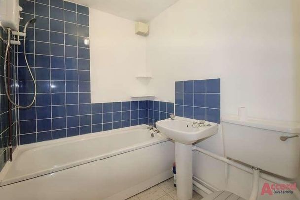 Danbury Crescent, South Ockendon, RM15 - Photo 1