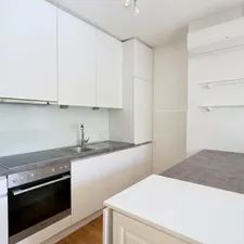 Oswaldgasse: Oberstes Stockwerk, 18m² TERRASSE und hofseitig ruhig! Klimaanlage! - Foto 2