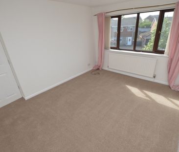 3 Bedroom Semi-Detached House - Photo 2