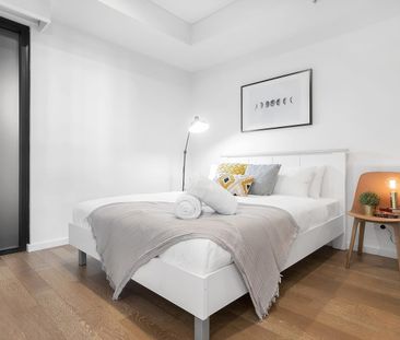 FULLY FURNISHED MODERN & CONVENIENCE 2 BEDROOM IN THE HEART OF MASCOT - Photo 2