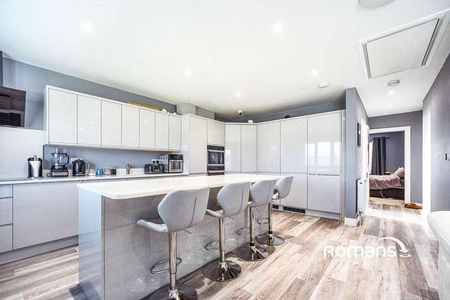 Don Close, Swindon, Wiltshire, SN25 - Photo 5