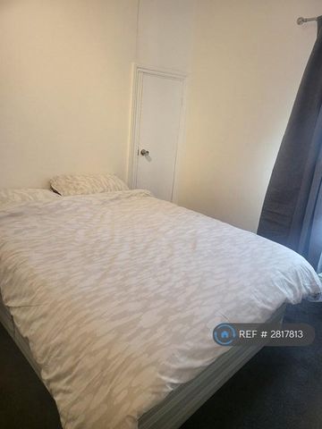 4 bedroom terraced house to rent - Photo 4